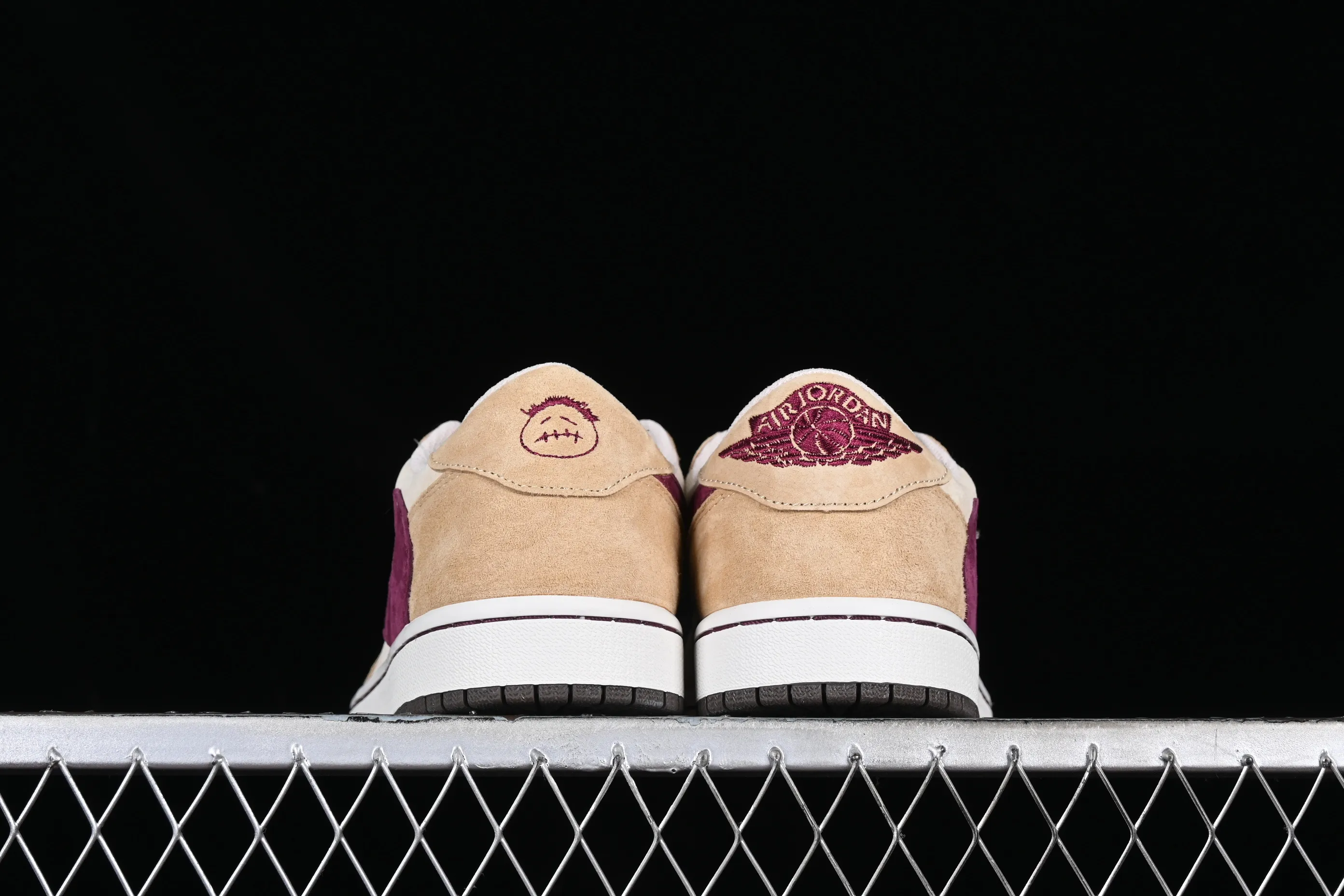 All Categories Air Jordan Jordan Series Basketball Shoes Air Jordan 1 Low Travis Scott x Air Jordan 1 Low OG AJ1 Joe 1 Reversed Overhook Joint Style Casual Sports Basketball Shoes DM7866-811